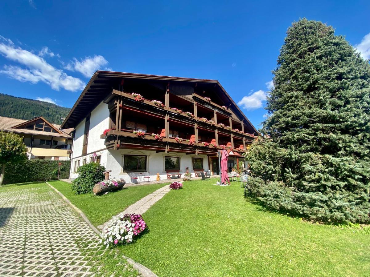 Hotel Garni Living San Candido Bagian luar foto